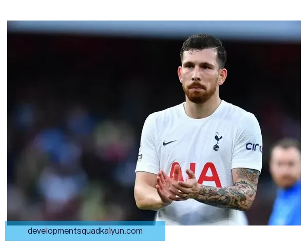 霍伊别尔表现稳健，逐渐成为球队中场不可或缺的核心力量