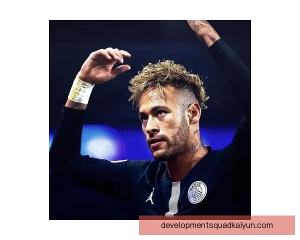 内马尔荣膺法甲最佳球员,状态持续提升引发关注 内马尔荣膺法甲最佳球员,状态持续提升引发关注