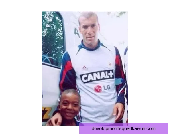 姆巴佩父亲担任教练角色引关注，其指导对球员状态影响几何显著